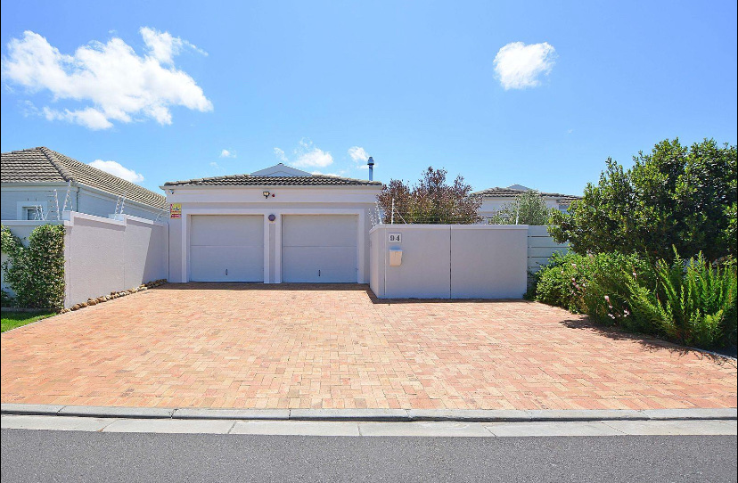 Painted Cape Town home exterior and driveway